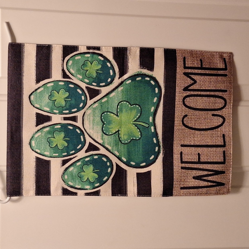 NWOT St Pats Puppy Paw Garden Flag